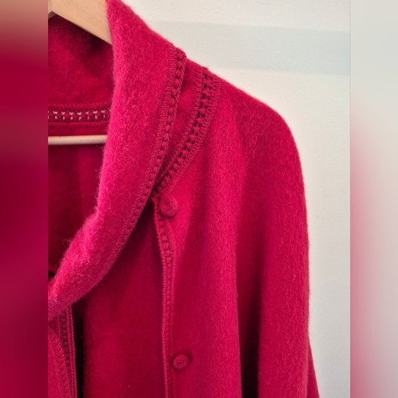 Alpaca Wool Cape In Red, Made In Peru - Picture 3 of 8